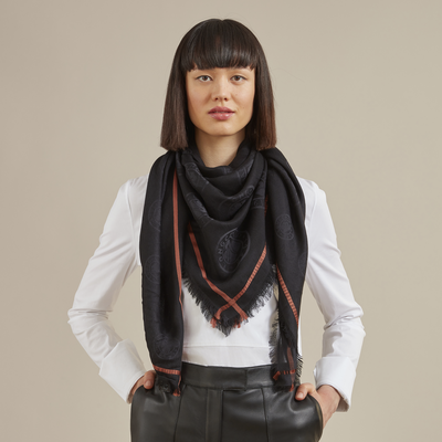 La M&eacute;daille Longchamp Stole, Black